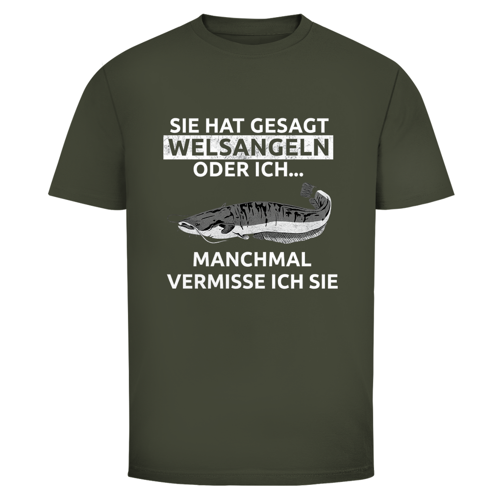 Witziges Welsangeln T-Shirt mit Spruch „Sie hat gesagt Welsangeln oder ich…“. Perfekt für Angler, Waller-Fans & Fischer.